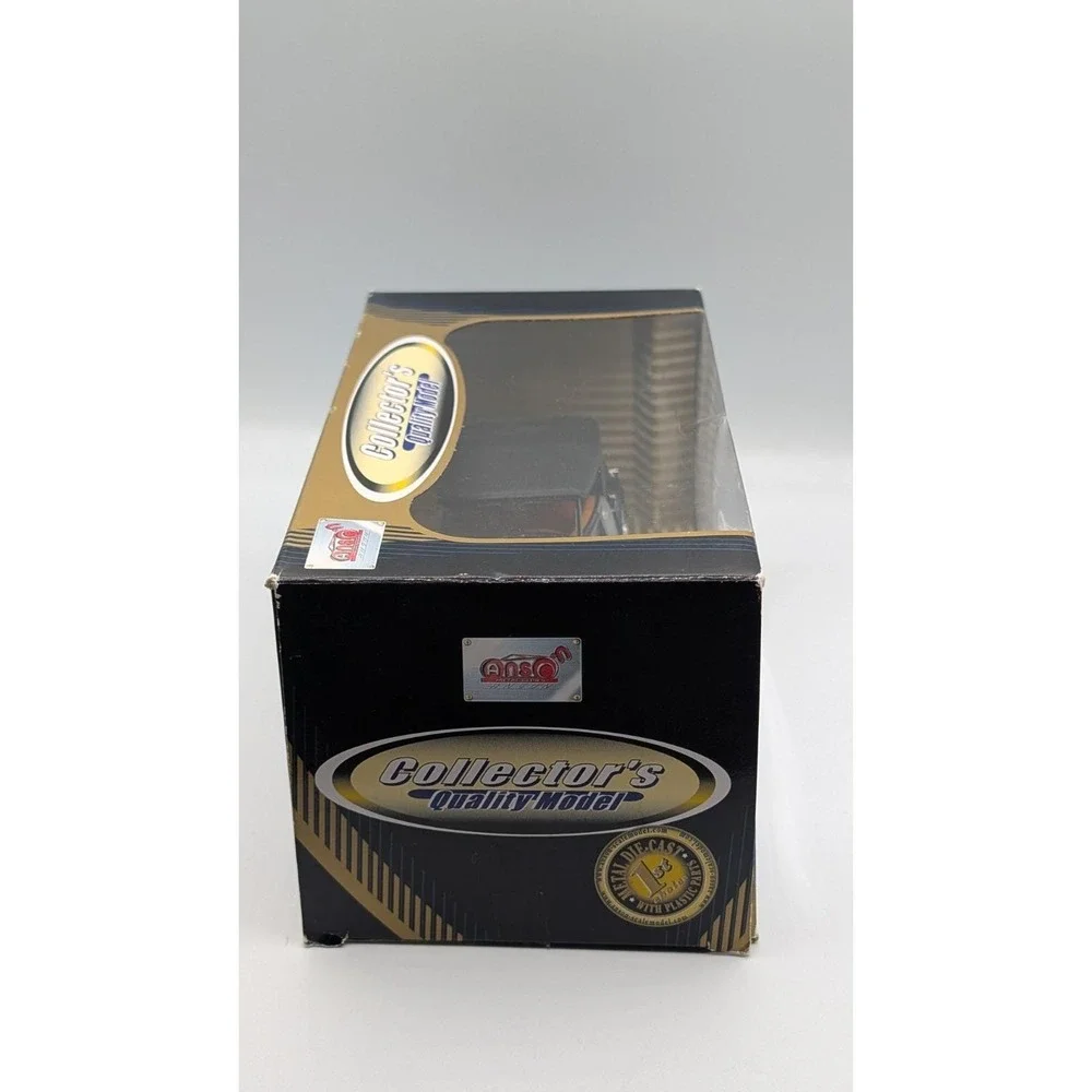 Anson 1934 Packard 1:25 Scale die-cast metal Collector's Quality Model car